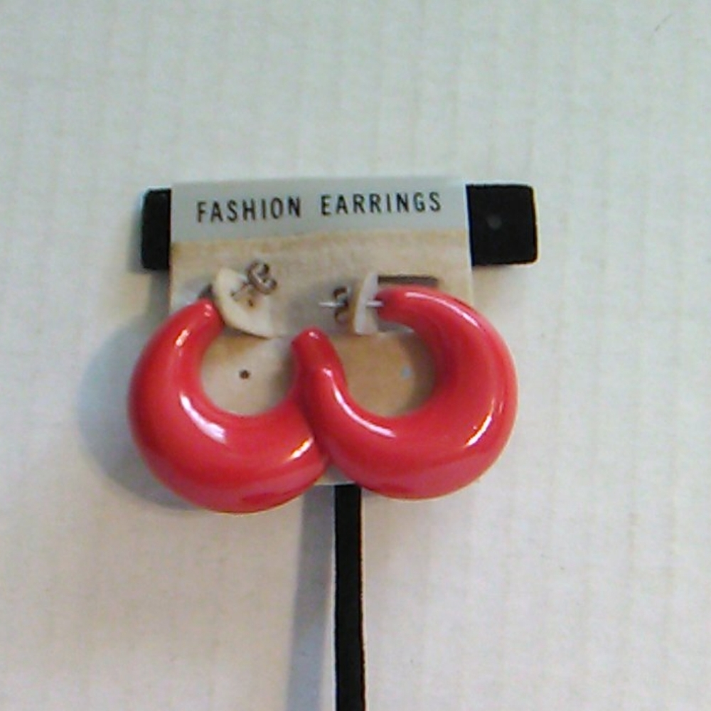 New Red hoop earrings - Picture 3 of 4